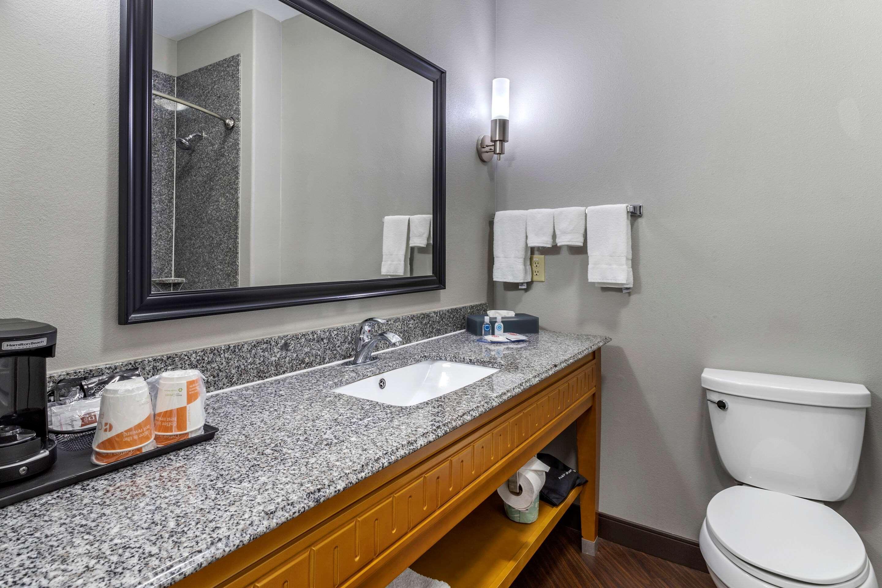 Comfort Inn & Suites Cleveland Esterno foto
