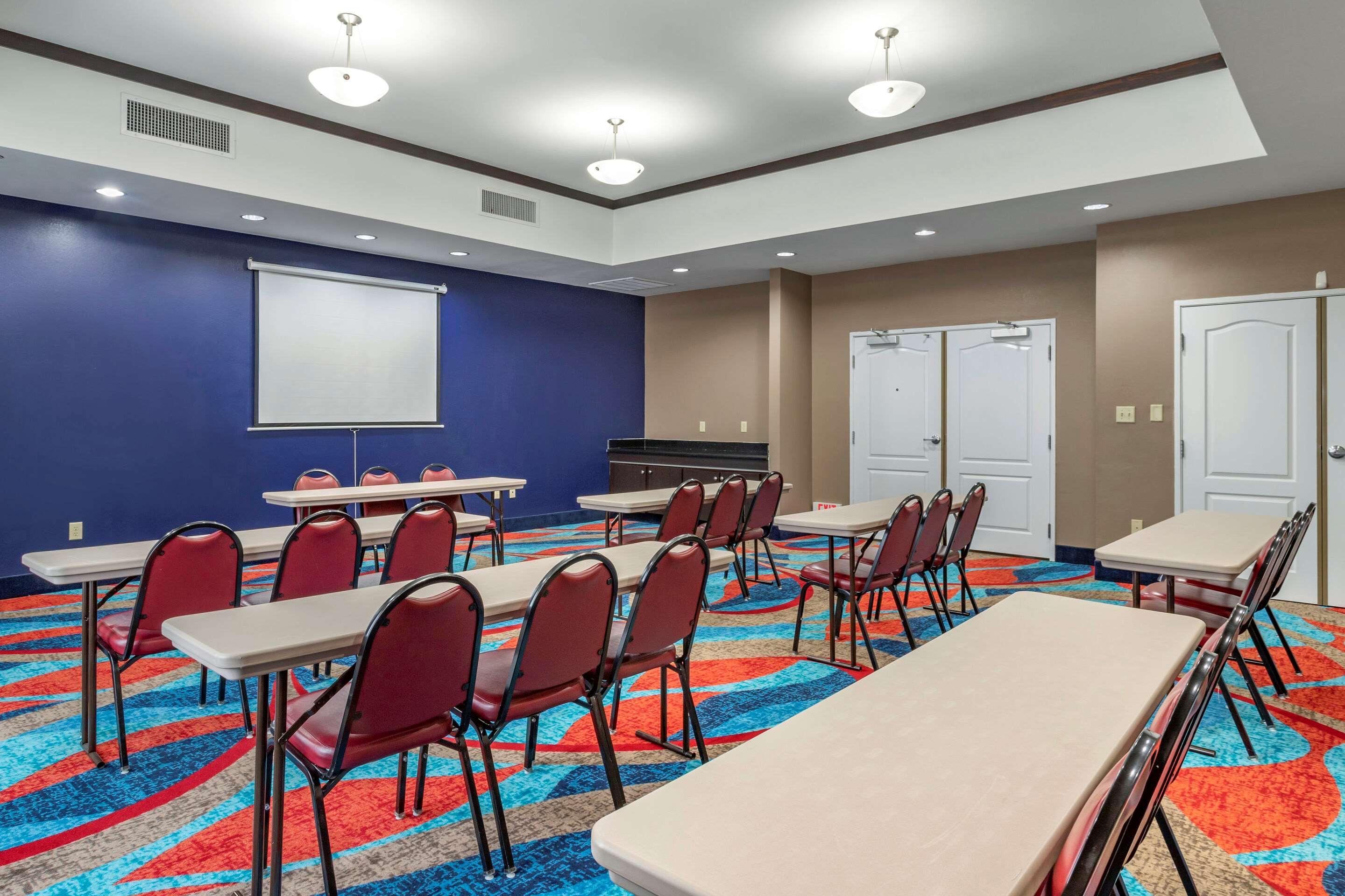 Comfort Inn & Suites Cleveland Esterno foto