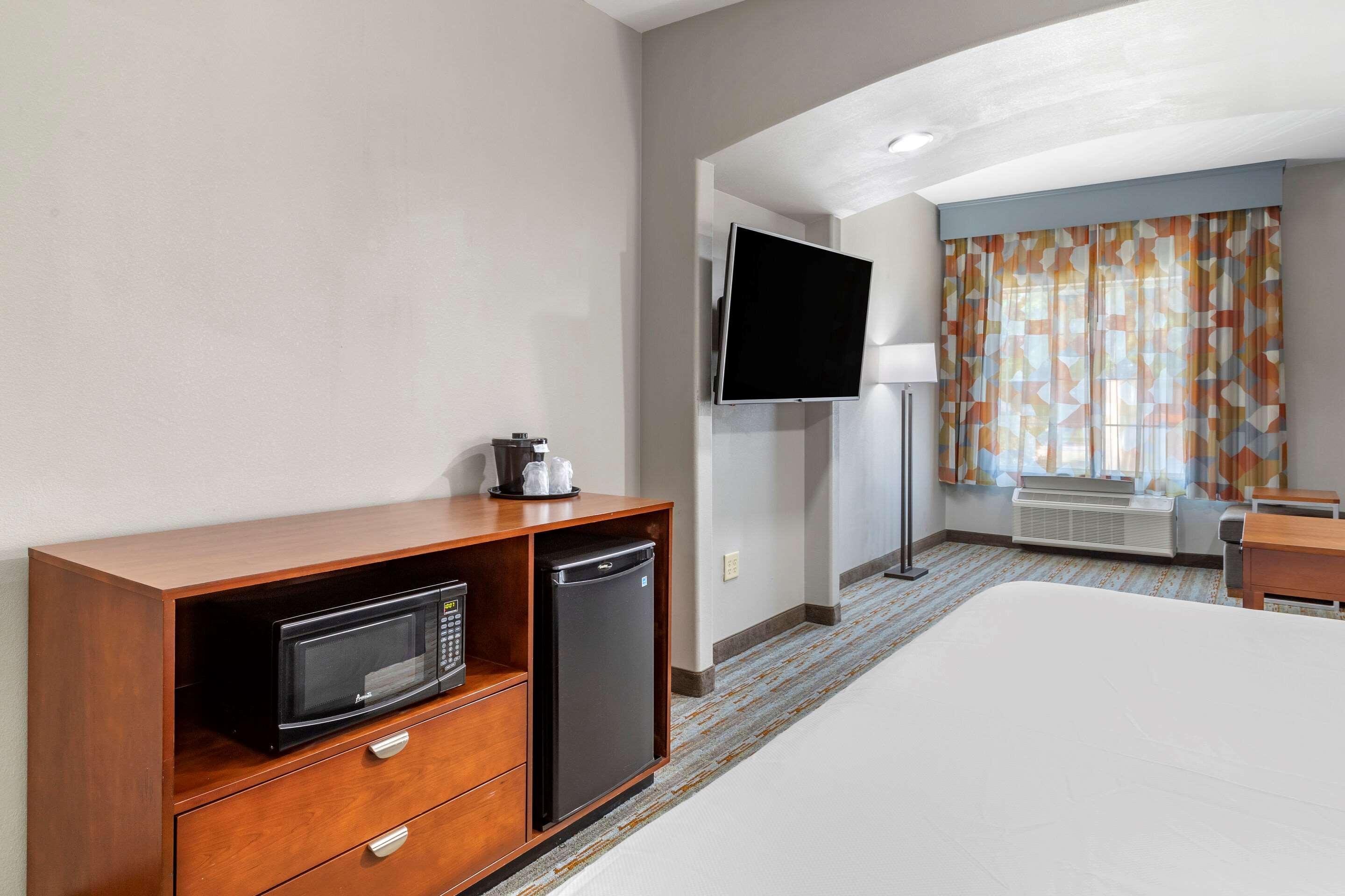 Comfort Inn & Suites Cleveland Esterno foto