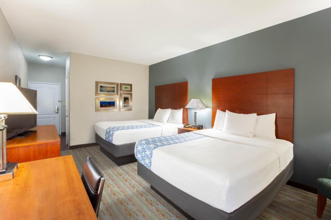 Comfort Inn & Suites Cleveland Esterno foto