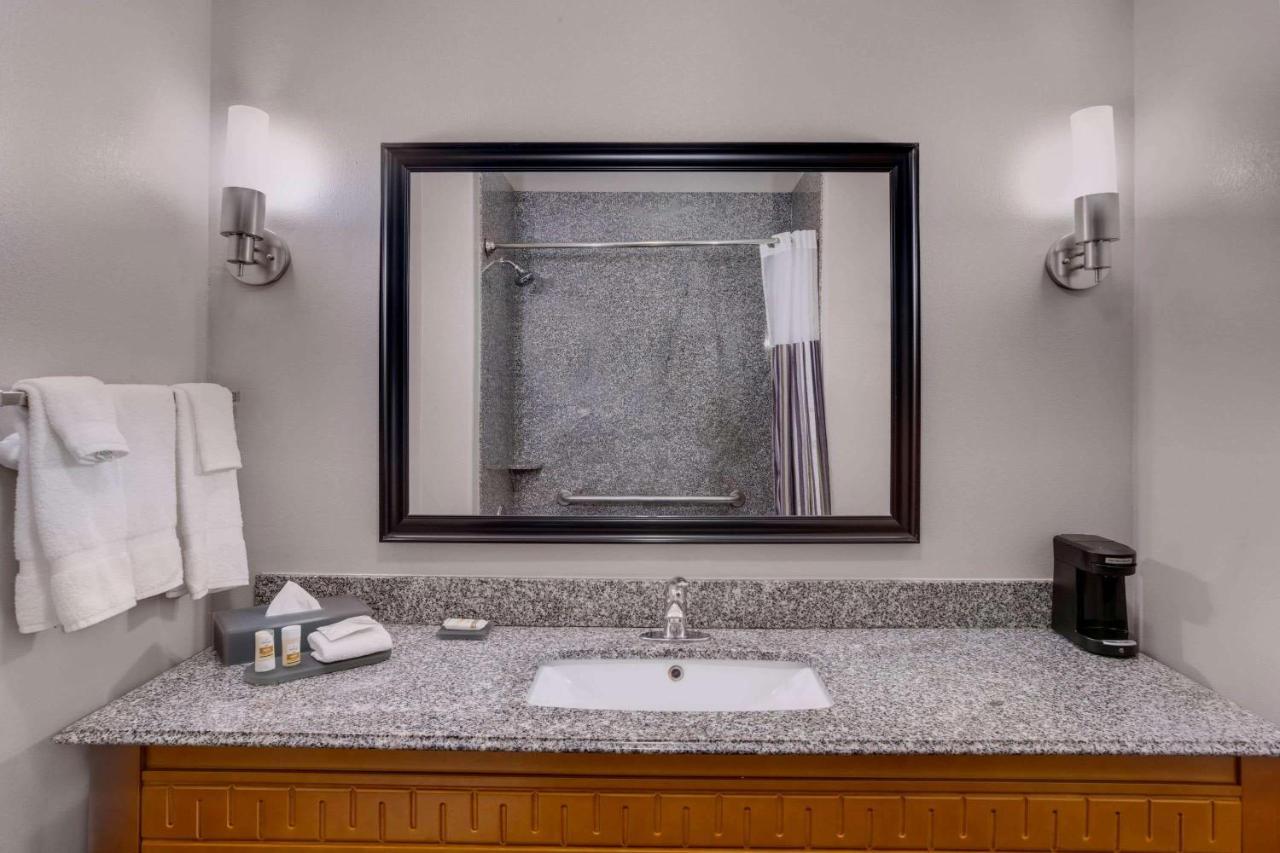 Comfort Inn & Suites Cleveland Esterno foto